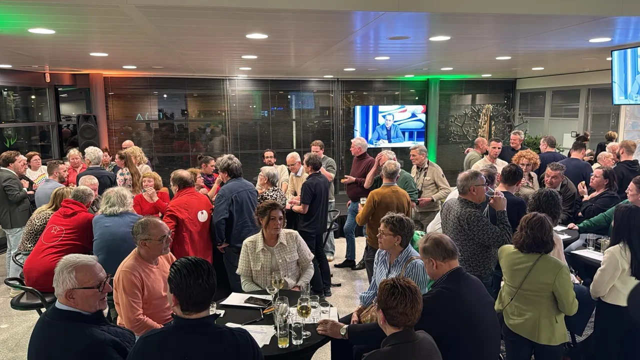 De sfeer tijdens de uitslagenavond in Bernheze