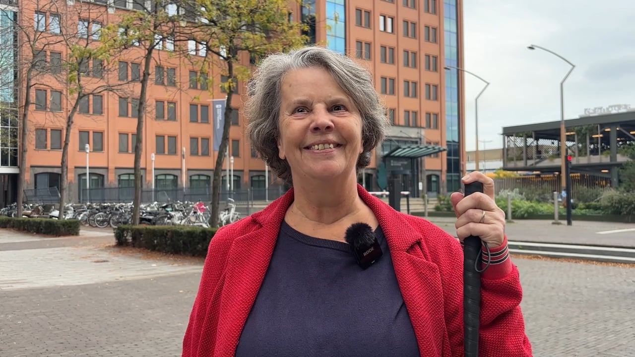 Inge raakte plotseling blind en helpt anderen met haar blog: ‘Gelukkig kon ik al blind typen’