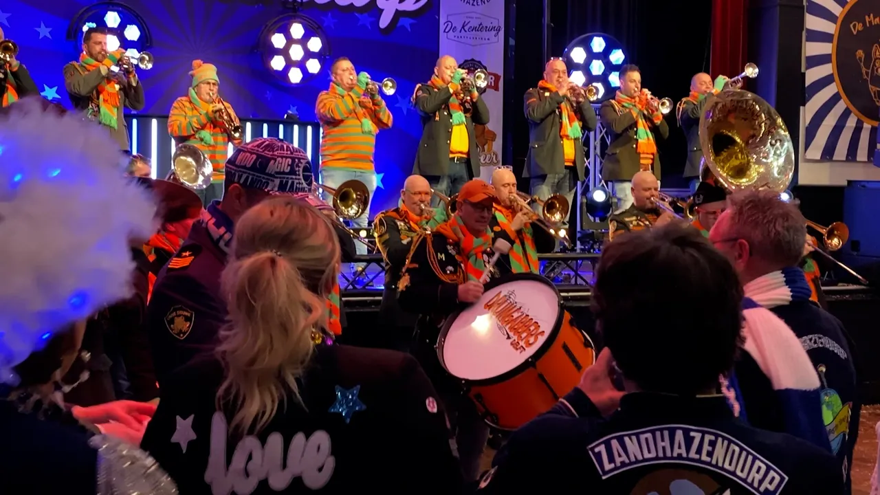 Basis tijdlijn 11-11 Oeteldonk.00_02_50_19.Still004