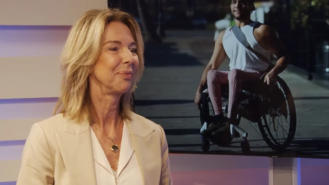 Directeur van Onbeperkt073 Angeli Engels in het programma Dtv Extra Inzet