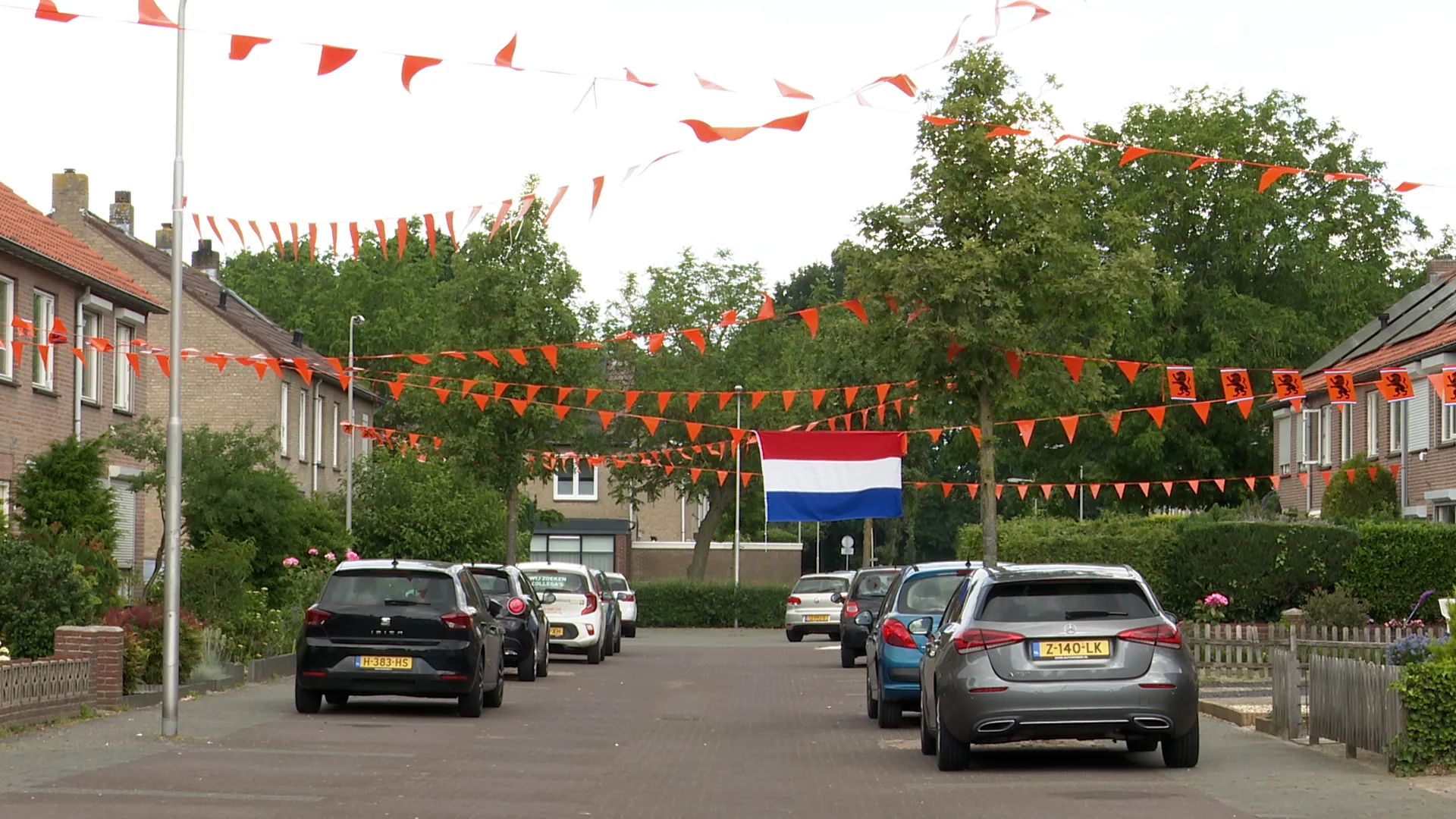Versiering in de Roëllstraat in Oss