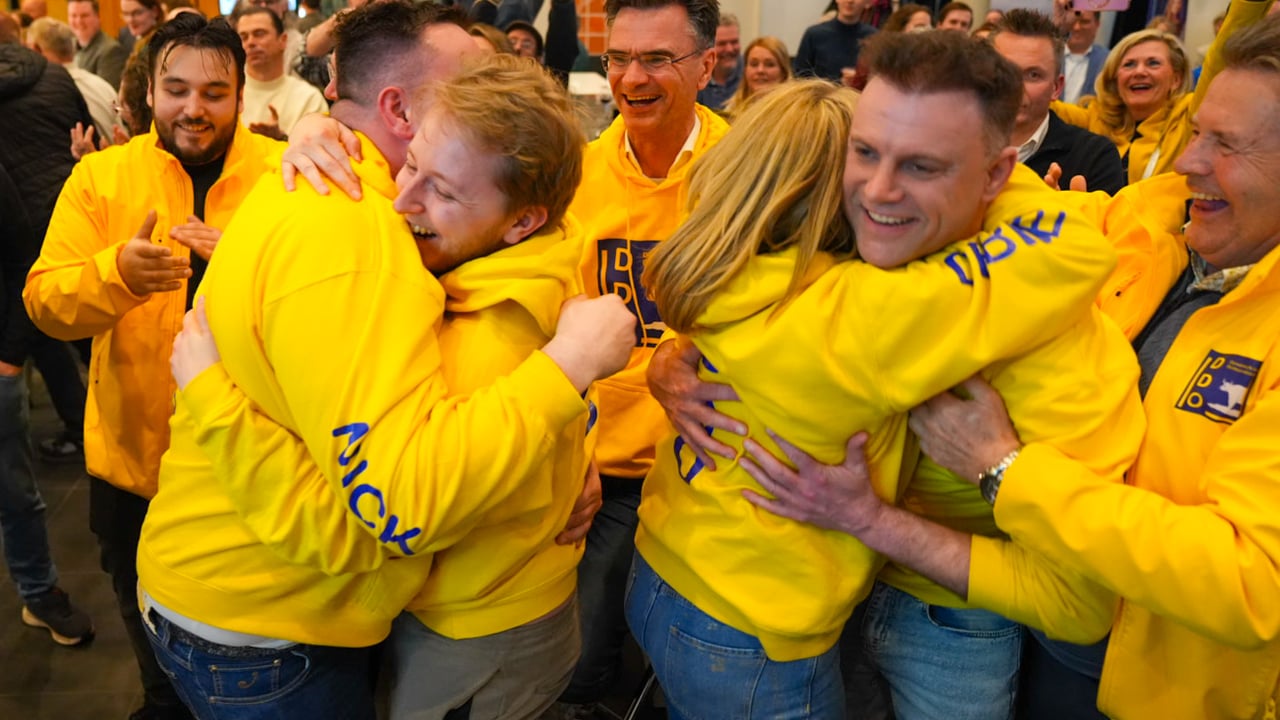 Knuffels en felicitaties: DDO gaat van een naar vier zetels in Oss.