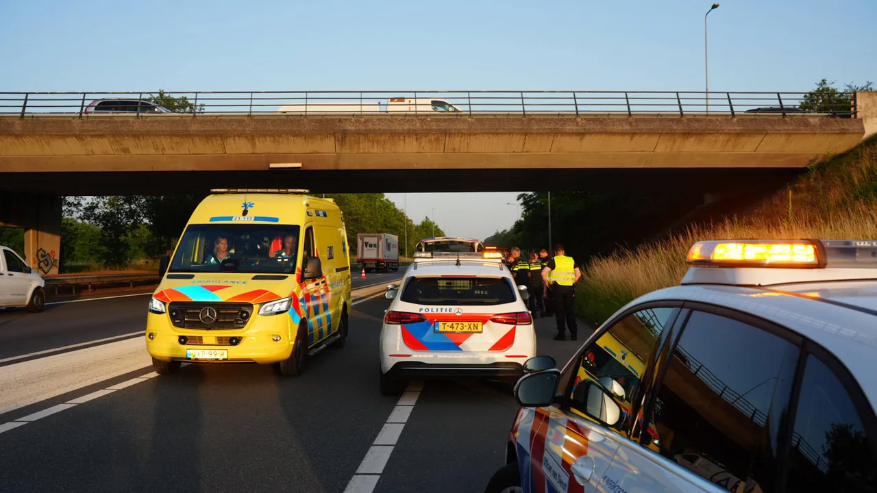 Veel hulpdiensten kwamen ter plaatse op de snelweg tussen Oss en Den Bosch.