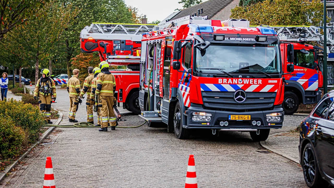 Woningbrand in Den Dungen: bewoners blussen zelf het vuur | DTV Nieuws