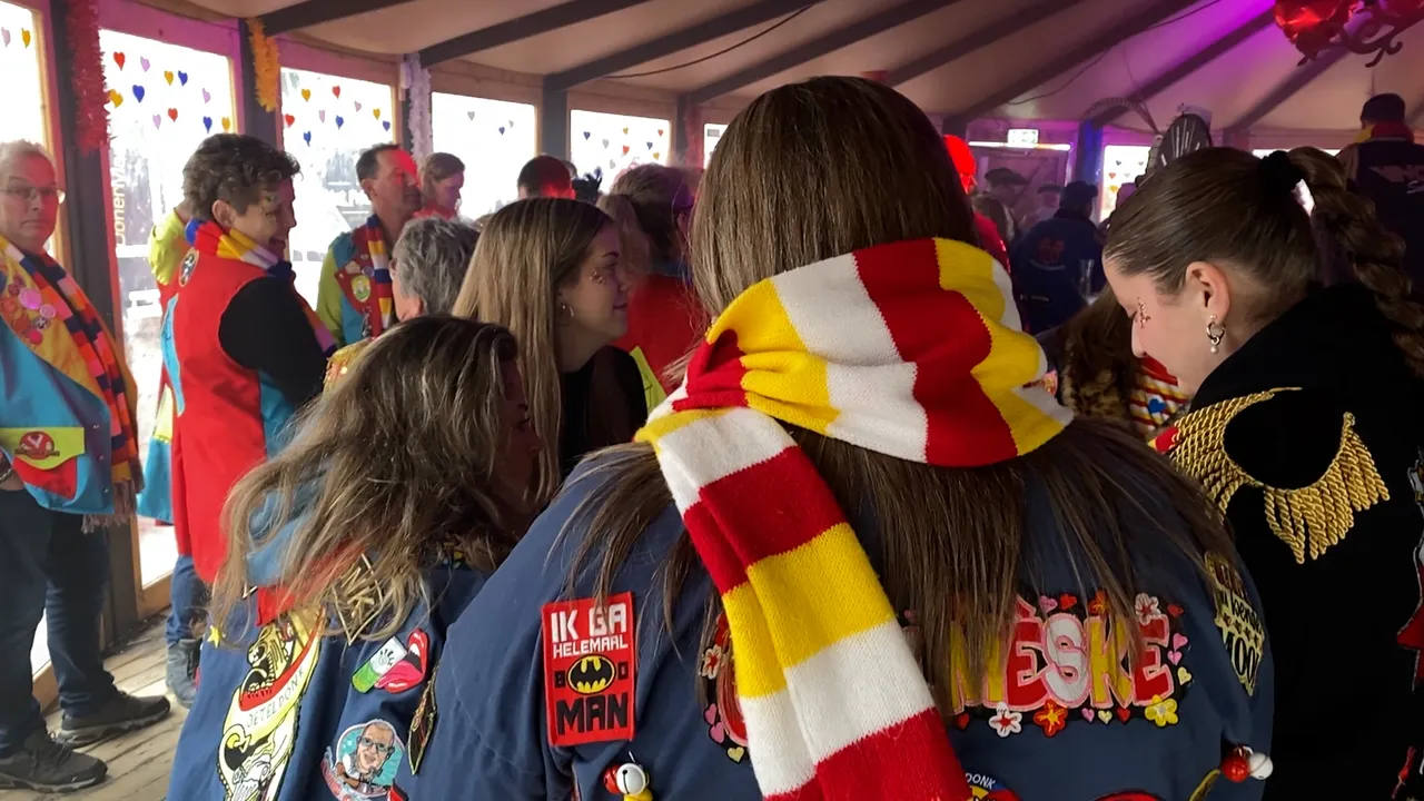 Basis tijdlijn 11-11 Oeteldonk.00_02_40_49.Still002