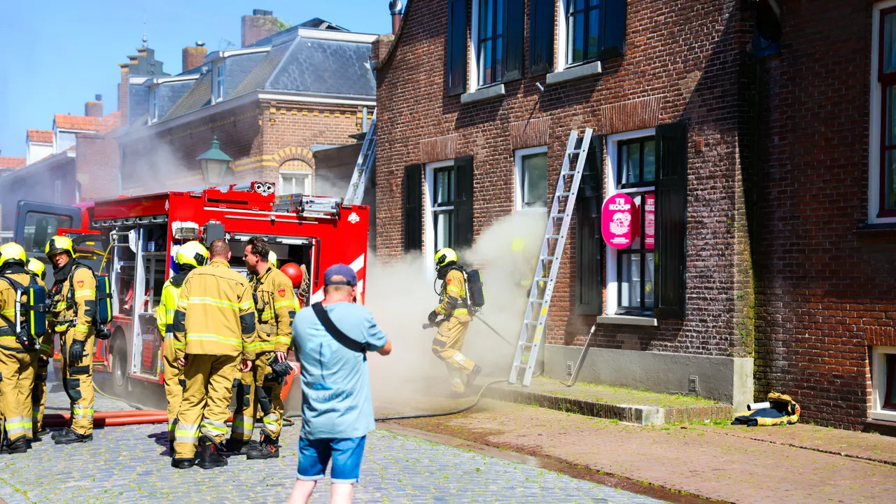 Bij de brand kwam veel rook vrij