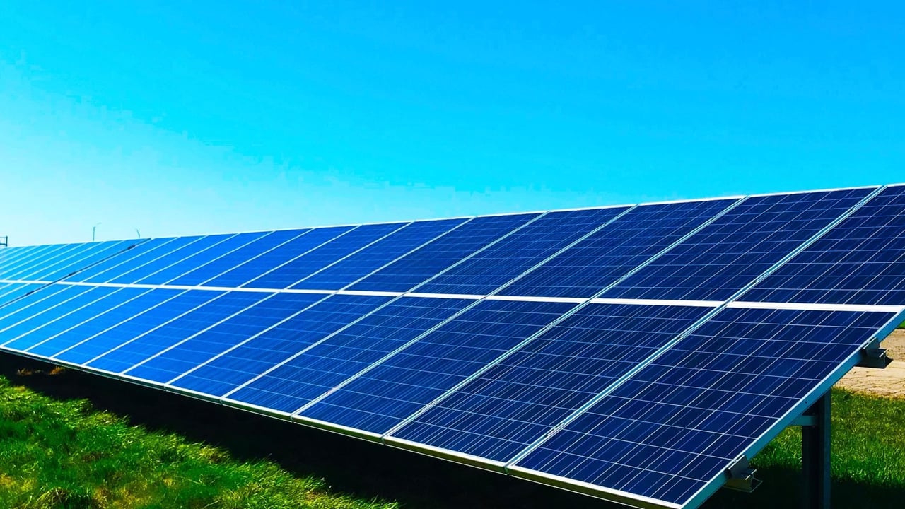 Panelen op een zonnepark