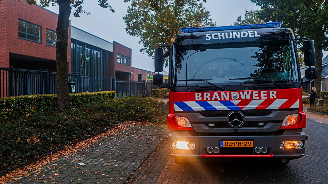 Brandweer rukt uit voor rokende compressor