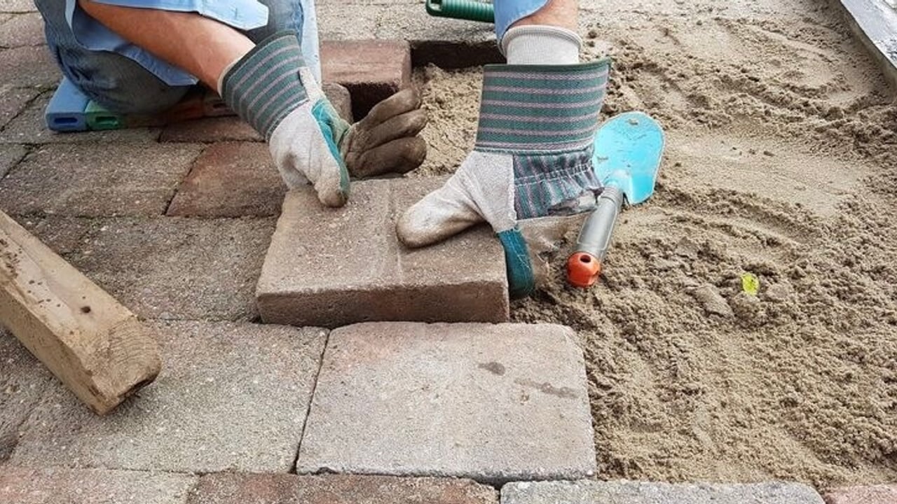 De Kampstraat wordt voorzien van nieuwe bestrating
