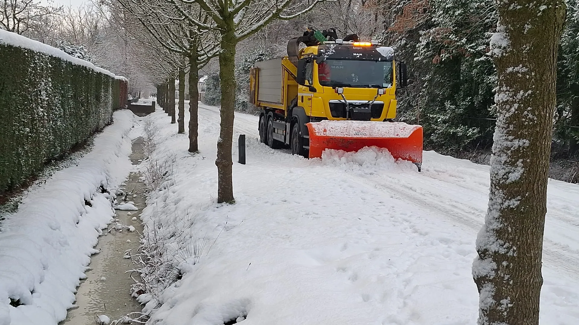 Tekort strooizout in Sint-Michielsgestel door sneeuwrecord: 'Blijf even thuis, neem geen risico' | DTV Nieuws