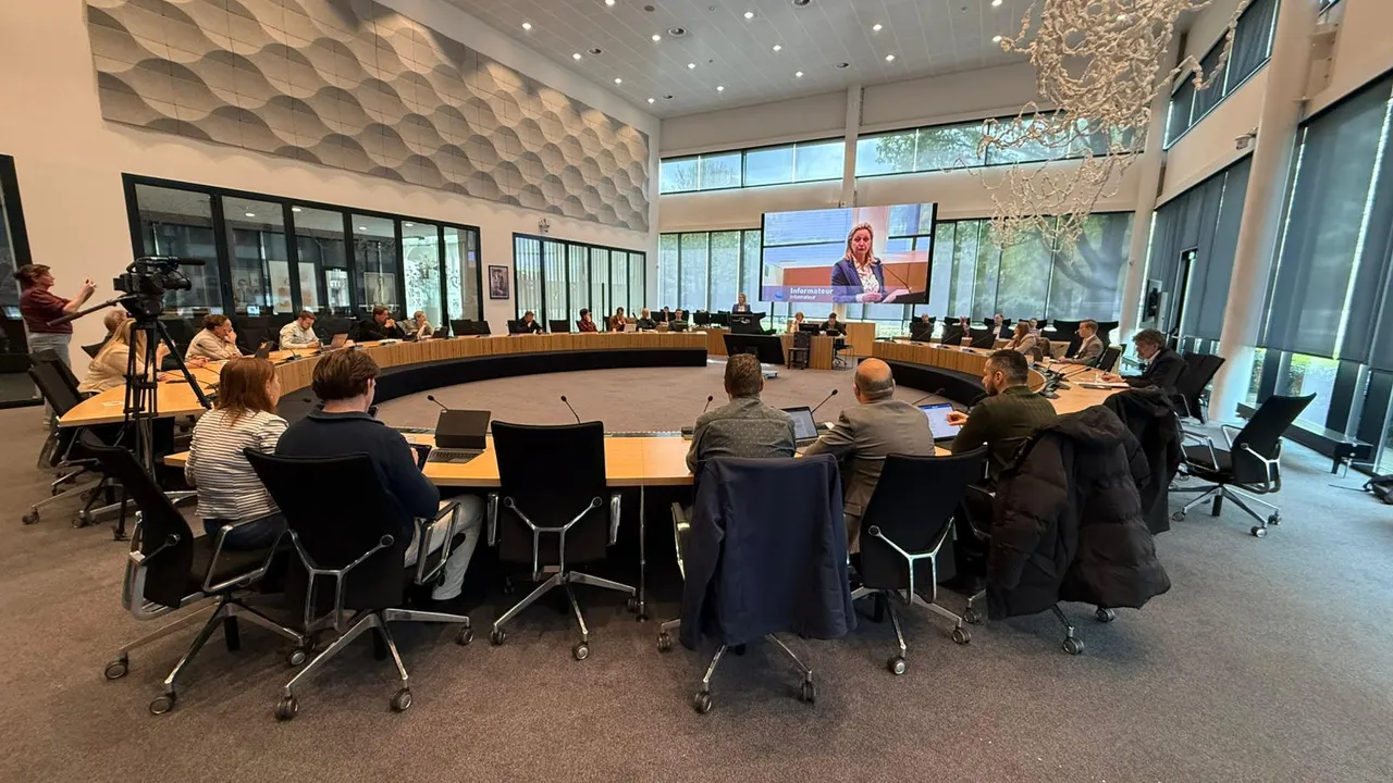 Eerder gaf informateur Sacha Ausems tekst en uitleg over de richting van het nieuwe college in de gemeente Oss.