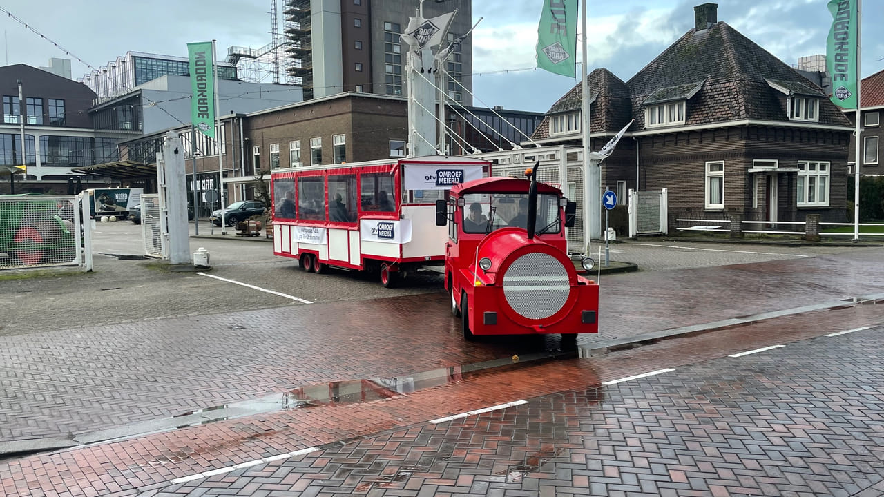 Het treintje voor 'Lijsttrekkers on Tour' vertrok rond half negen op de Noordkade in Veghel