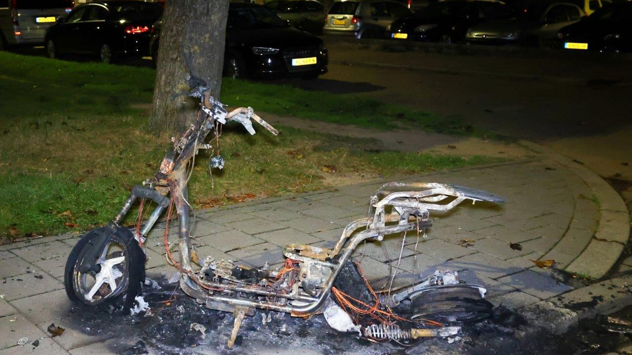 Scooter in brand in Den Bosch