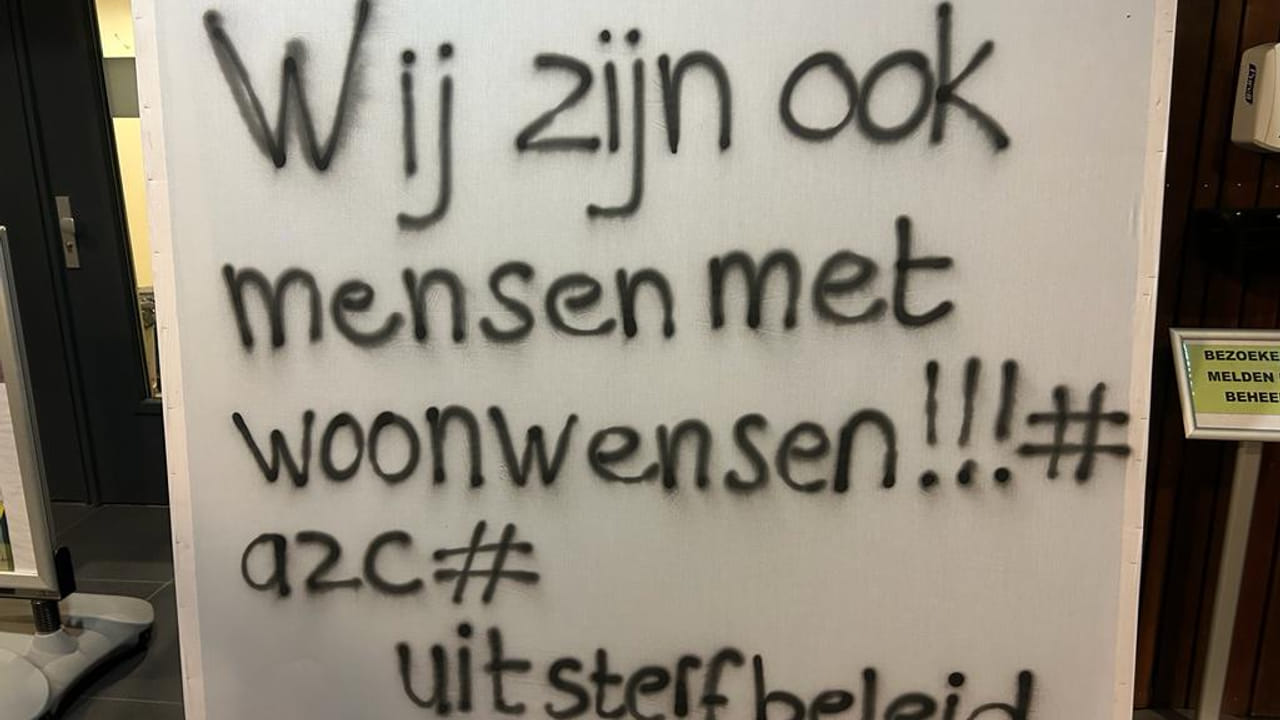 Petities gestart tegen AZC en burgemeester Mikkers