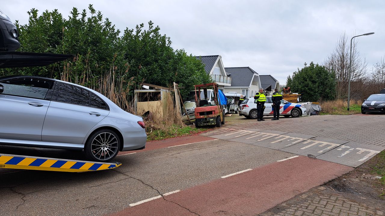 Politie doet inval op woonwagenkamp in Lith
