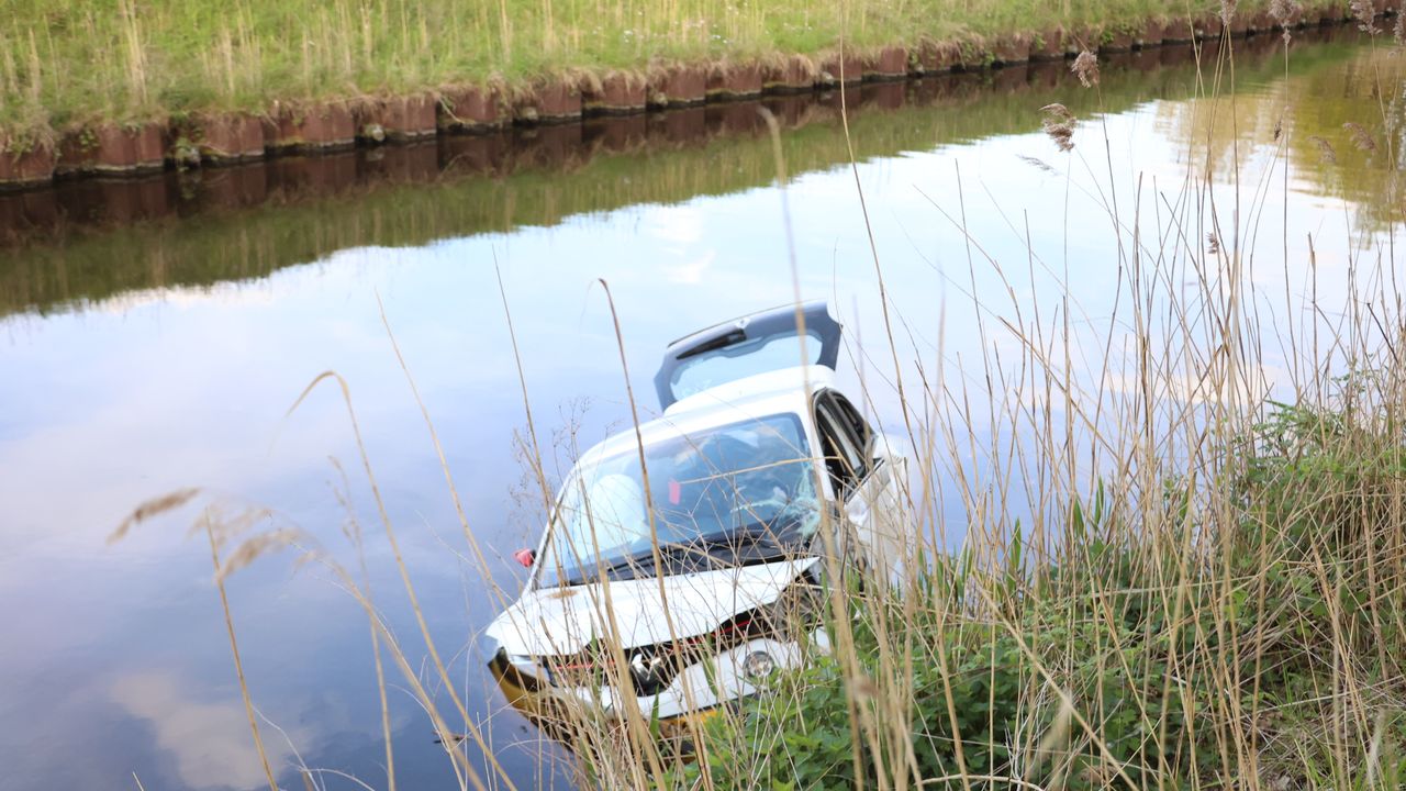 Auto te water bij Heeswijk-Dinther, bestuurder verdwenen