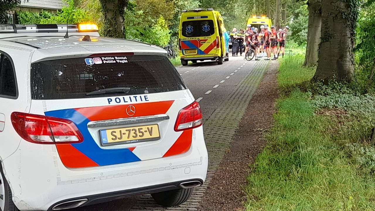 Wielrenner zwaargewond naar ziekenhuis gebracht na val in Nistelrode
