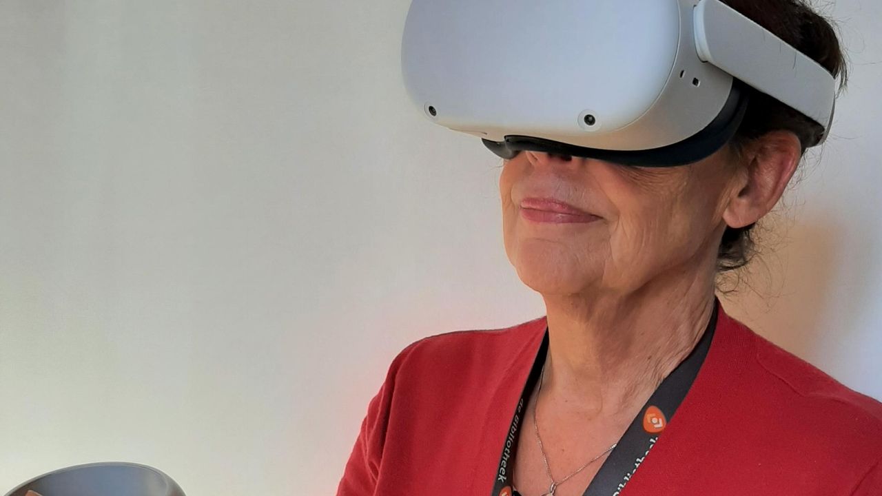 Beginnende dementie ervaren door een VR-bril, het kan in de Osse bibliotheek