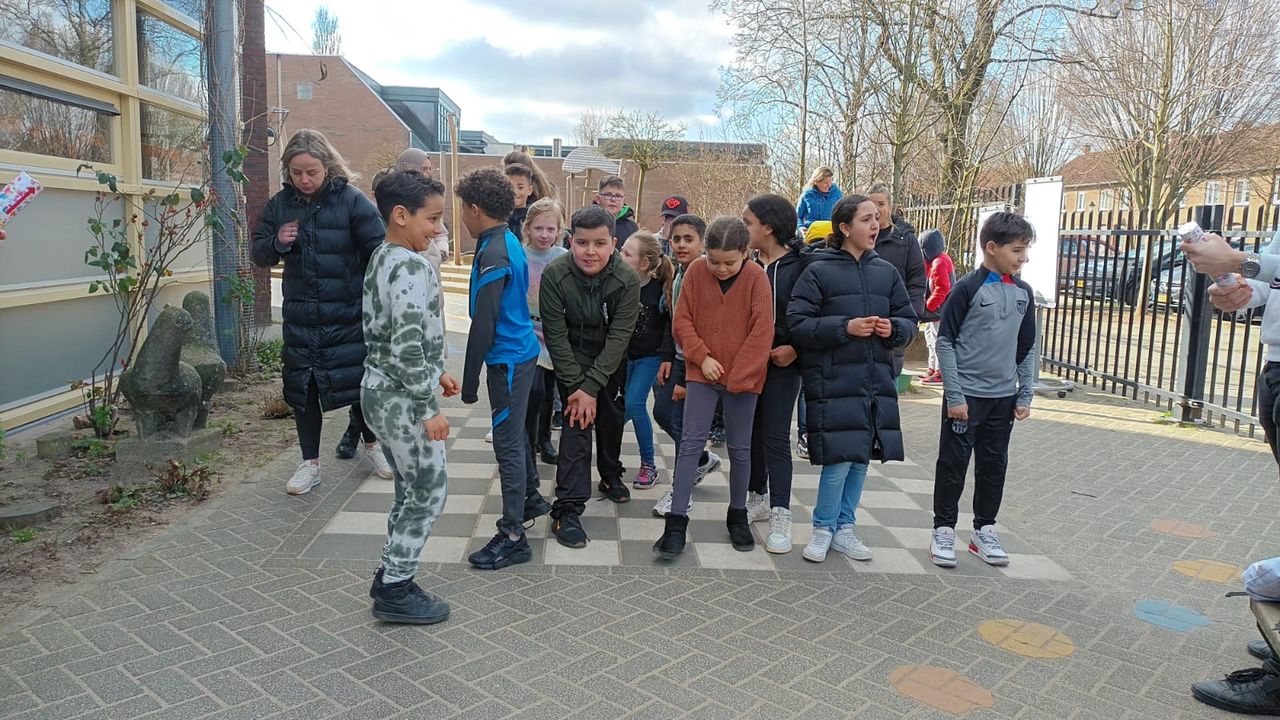 Actie kinderen Het Rondeel in Den Bosch voor aardbevingsslachtoffers levert 1420 euro op