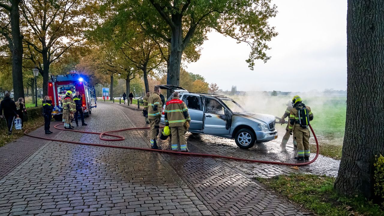 Auto brandt volledig uit in Oudheusden