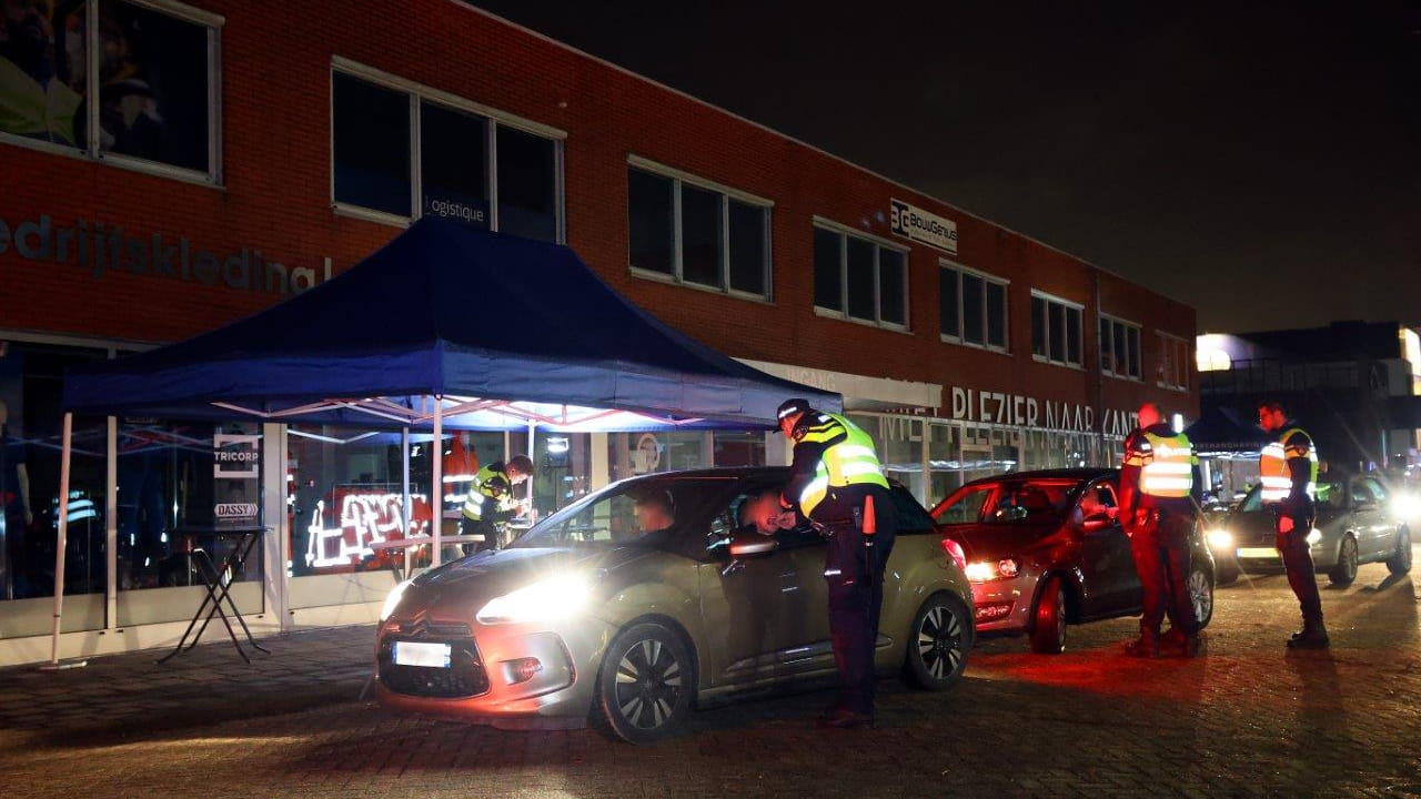 Grootscheepse verkeerscontrole Den Bosch: 17 aanhoudingen