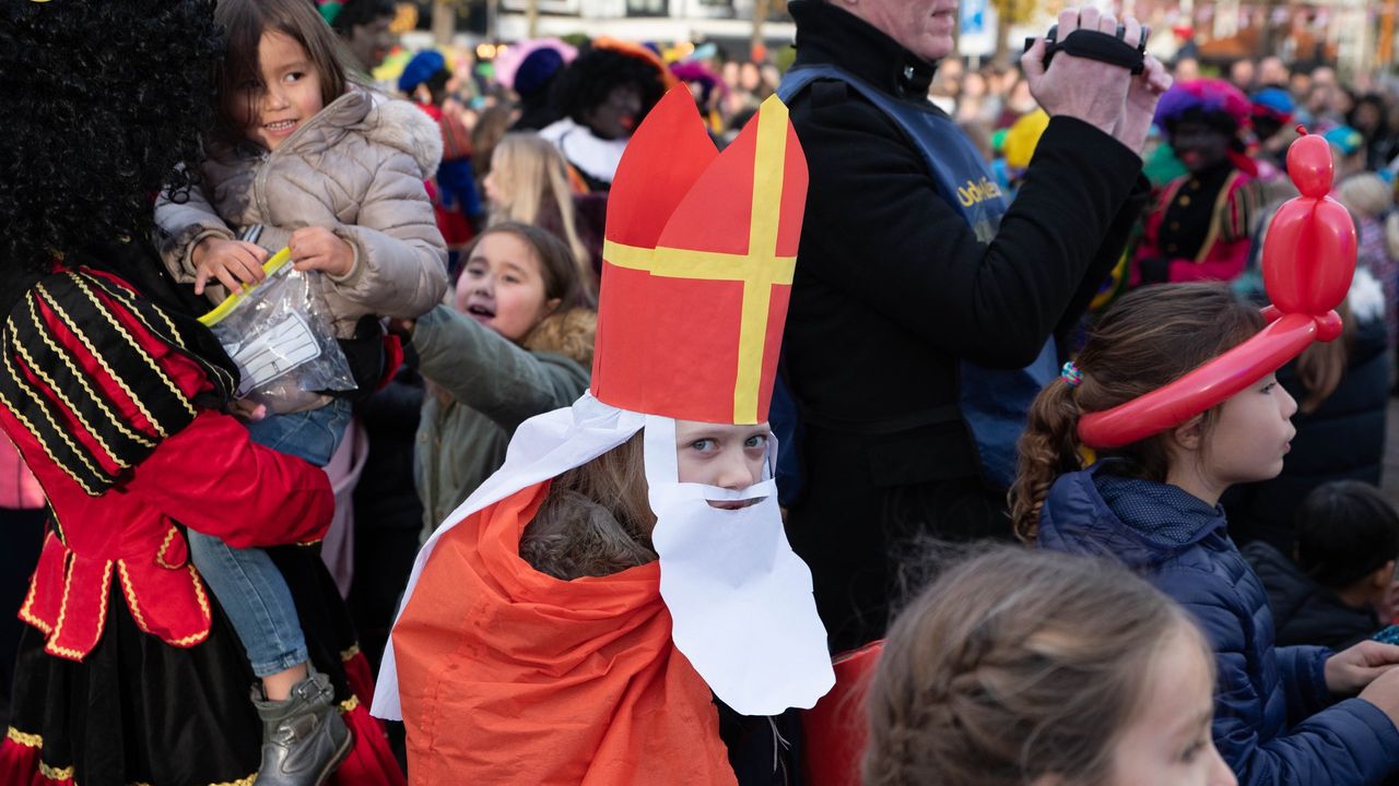 Sinterklaas en zijn roetveegpieten bezoeken Uden op 19 november