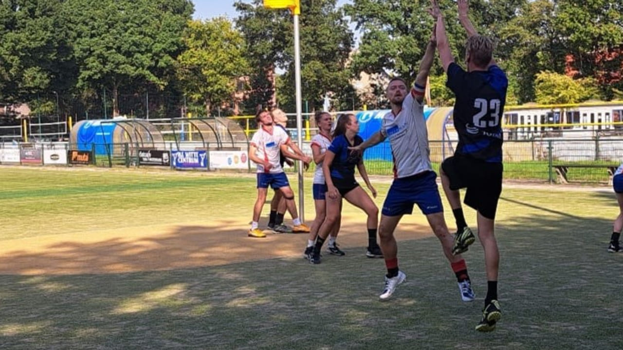 Ruime overwinning DOT in eerste duel veldseizoen