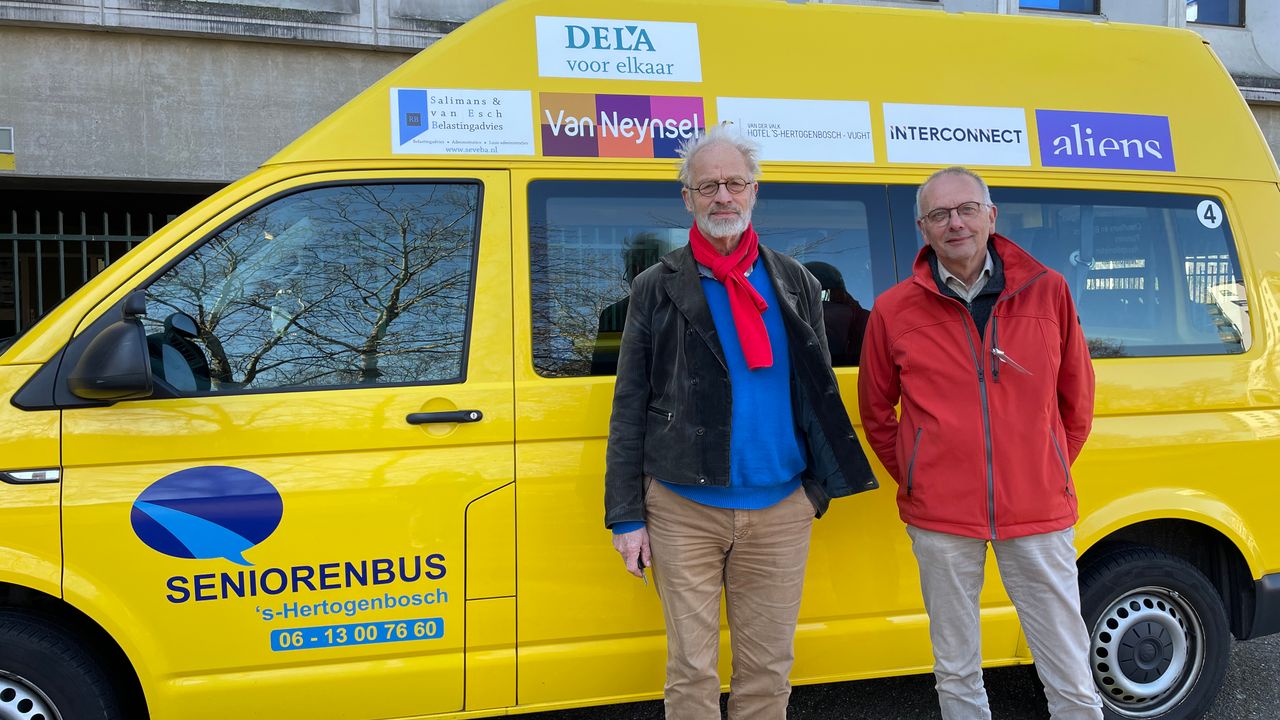 Drie nieuwe auto's voor jubilerend Stichting Seniorenbus Den Bosch