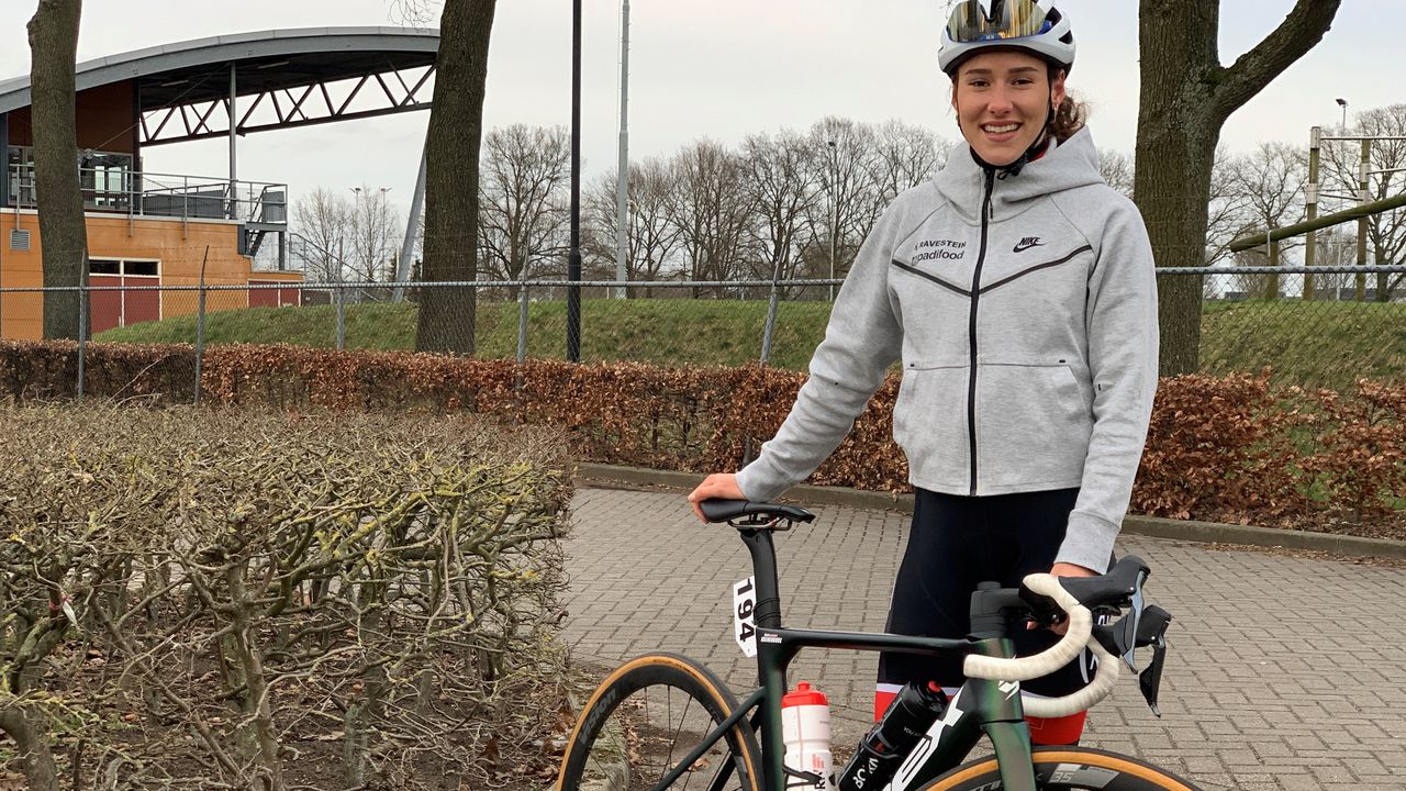 Anne Knijnenburg over carrièreswitch: ‘ik geniet dat ik pijnvrij op de fiets kan zitten’