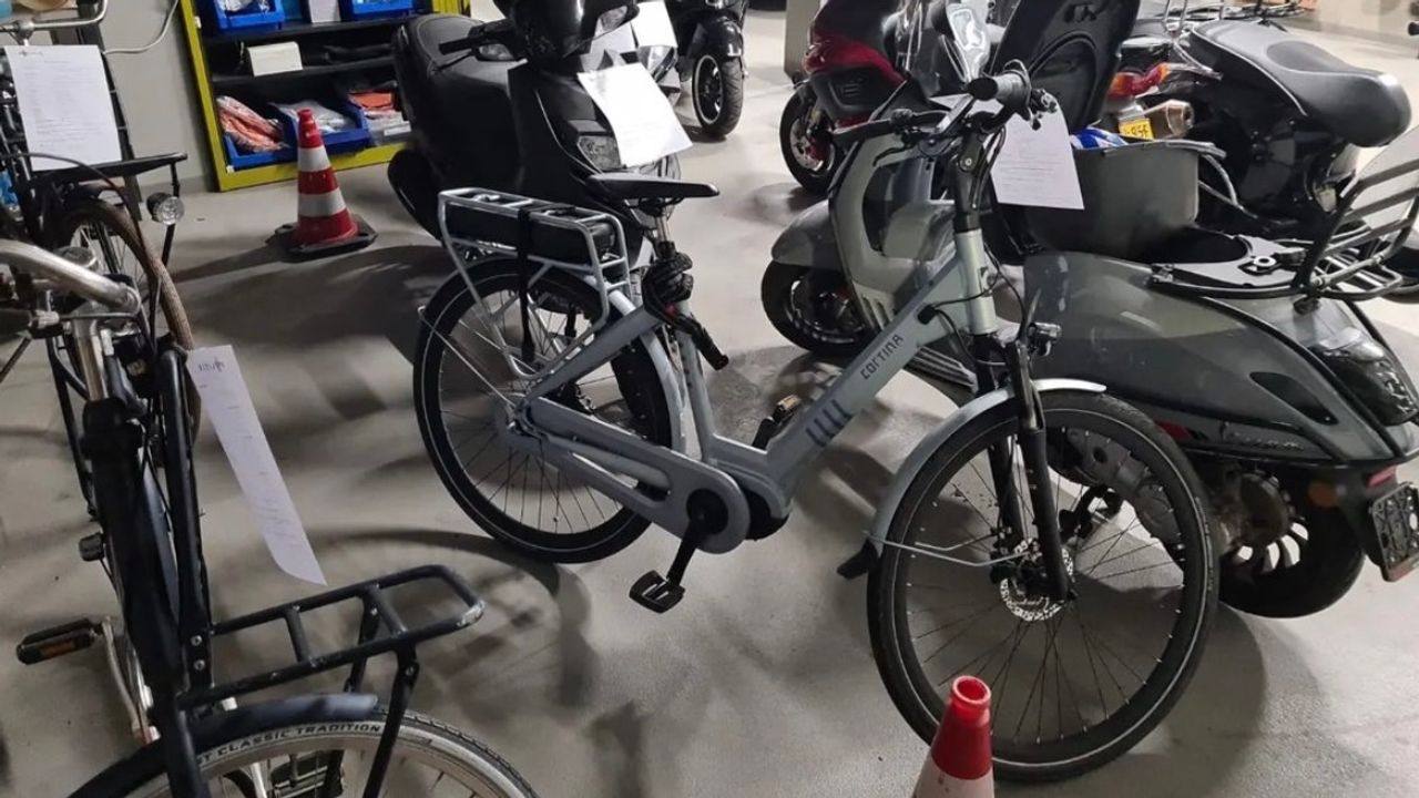 Politie Oss vindt gestolen fietsen en scooters in woning Ruwaard