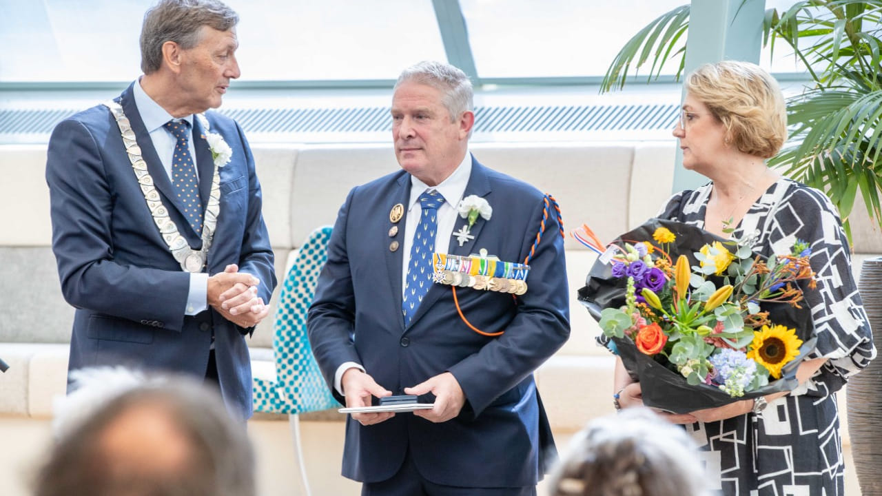 Veteraan Van Hooff krijgt draaginsigne