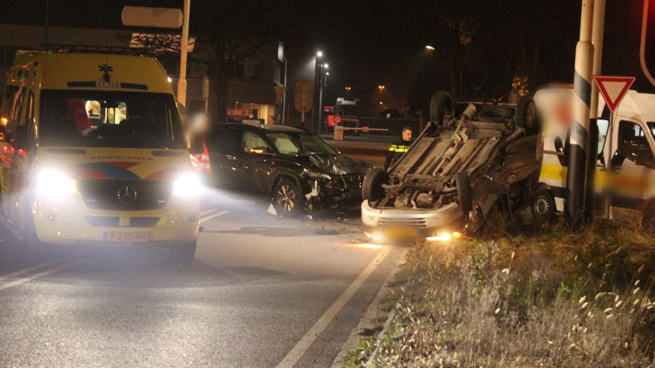 Auto’s botsen op elkaar op Cereslaan Heesch, toerit A59 tijdelijk gestremd