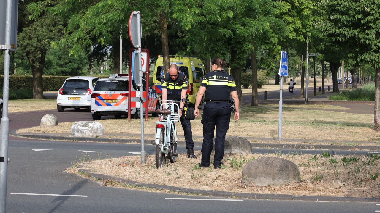 Dtv Nieuws Fietster Geschept Door Auto Op Vijversingel In Oss