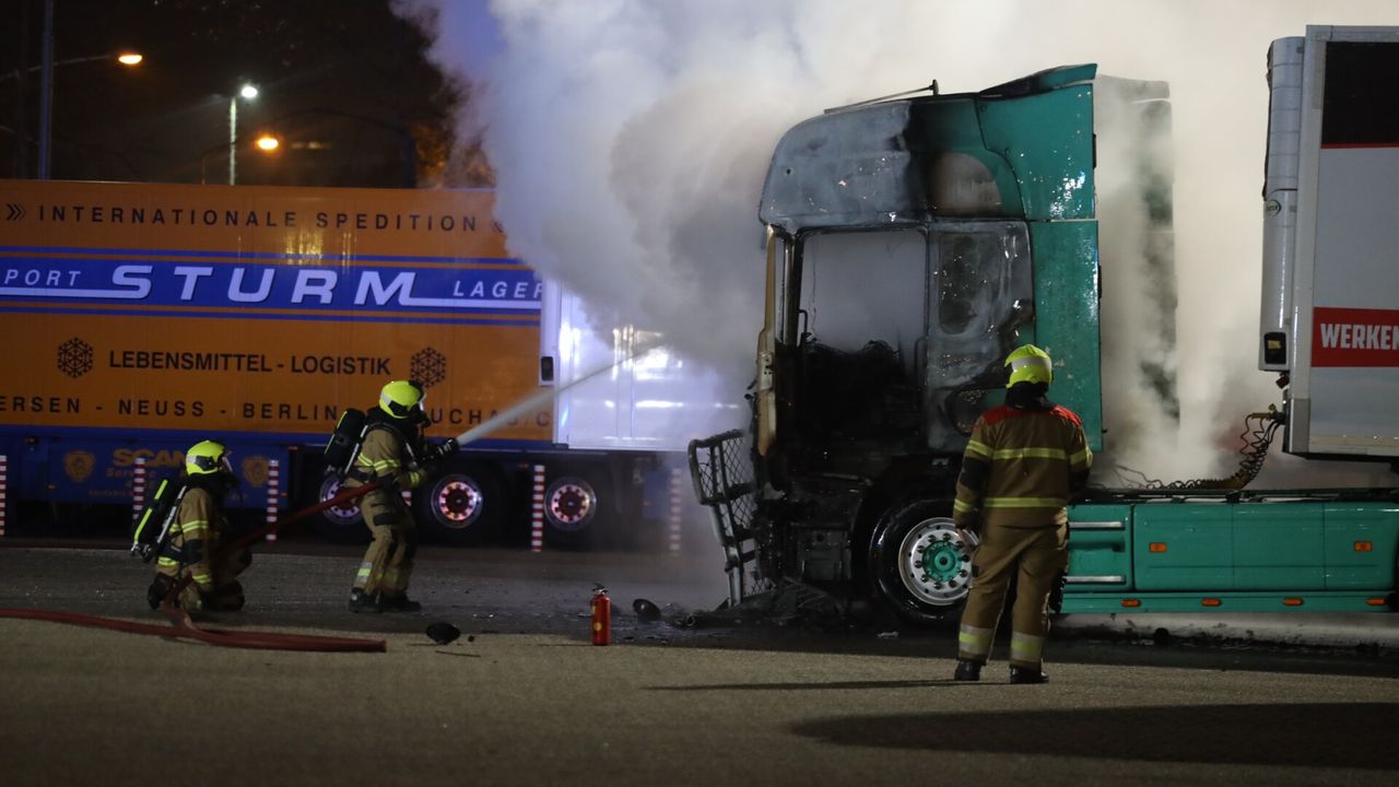 Brandweer rukt uit voor brandende vrachtwagen in Veghel