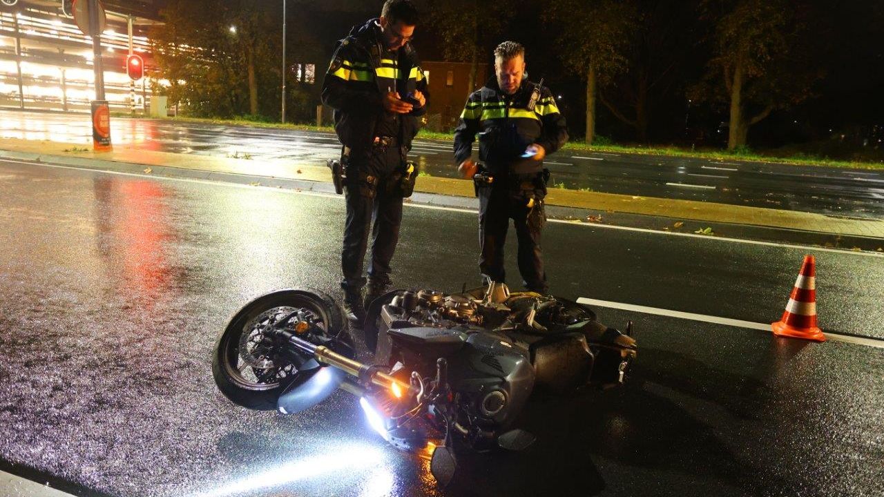 Motorrijder raakt gewond na botsing met auto in Den Bosch