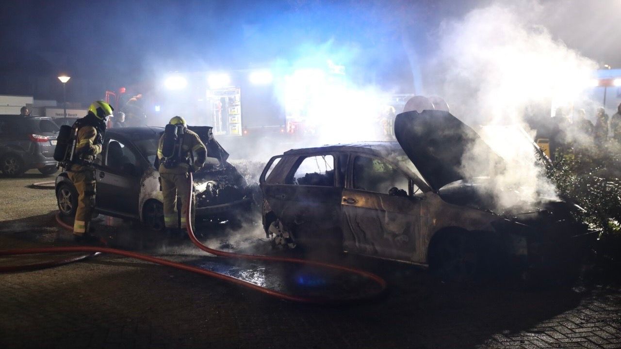 Twee auto’s uitgebrand aan de Sterndonk in Veghel