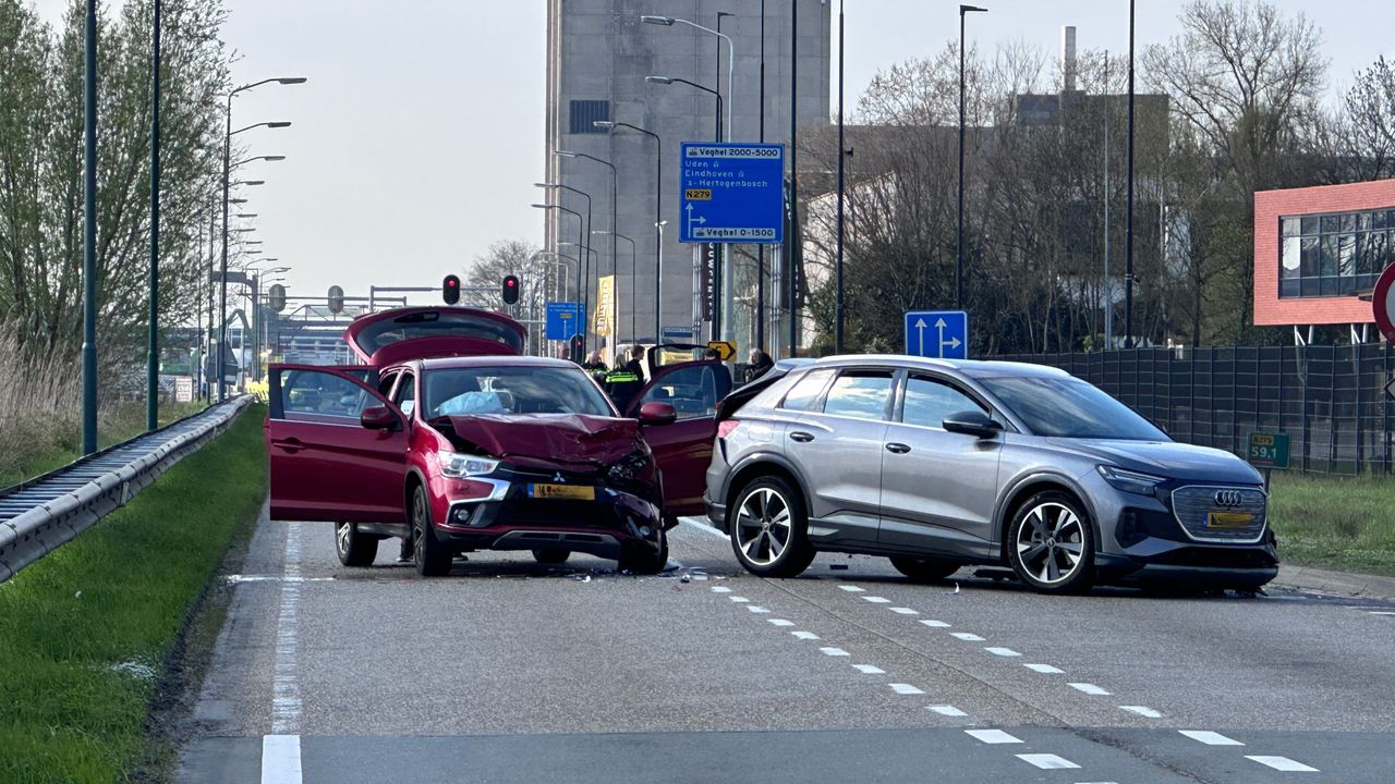 Automobilist rijdt door na ongeluk in Veghel, daarna ook wegwerker aangereden