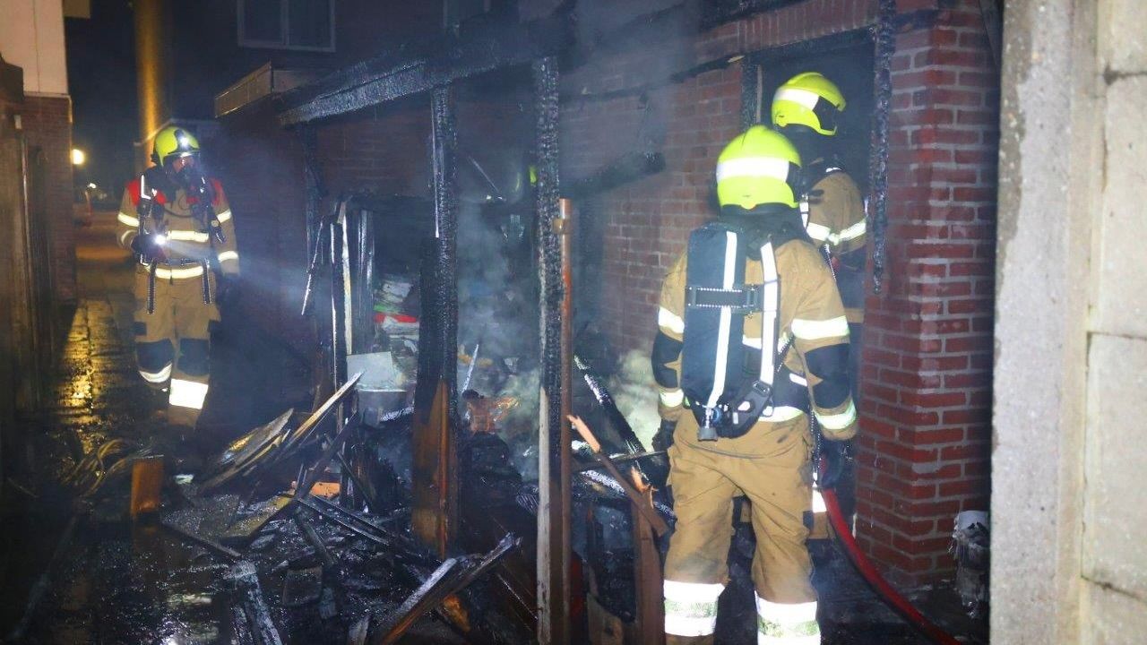 Schuur en bromfiets afgebrand in de Gentstraat in Den Bosch