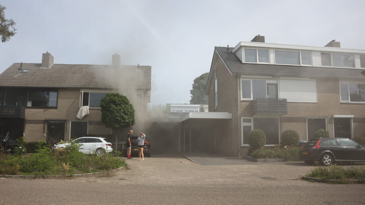 Brand in garagebox Uden trekt veel bekijks