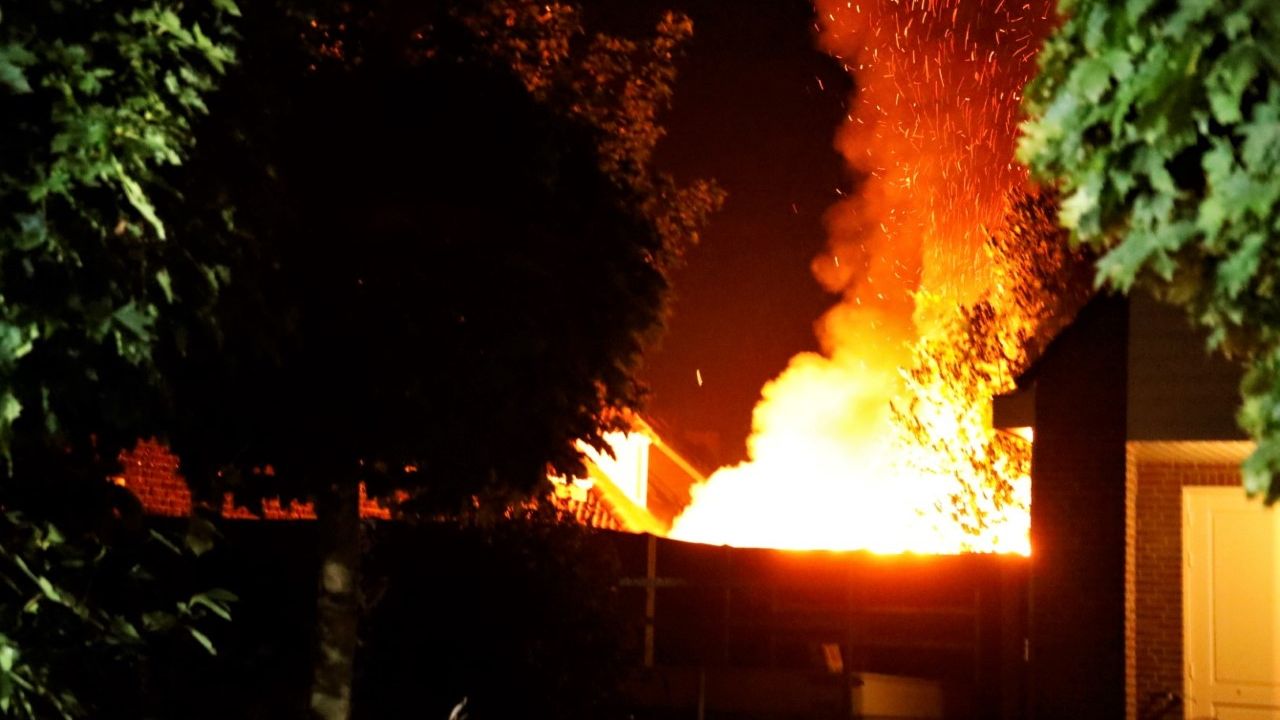 Schuur grotendeels verwoest bij brand in Vorstenbosch