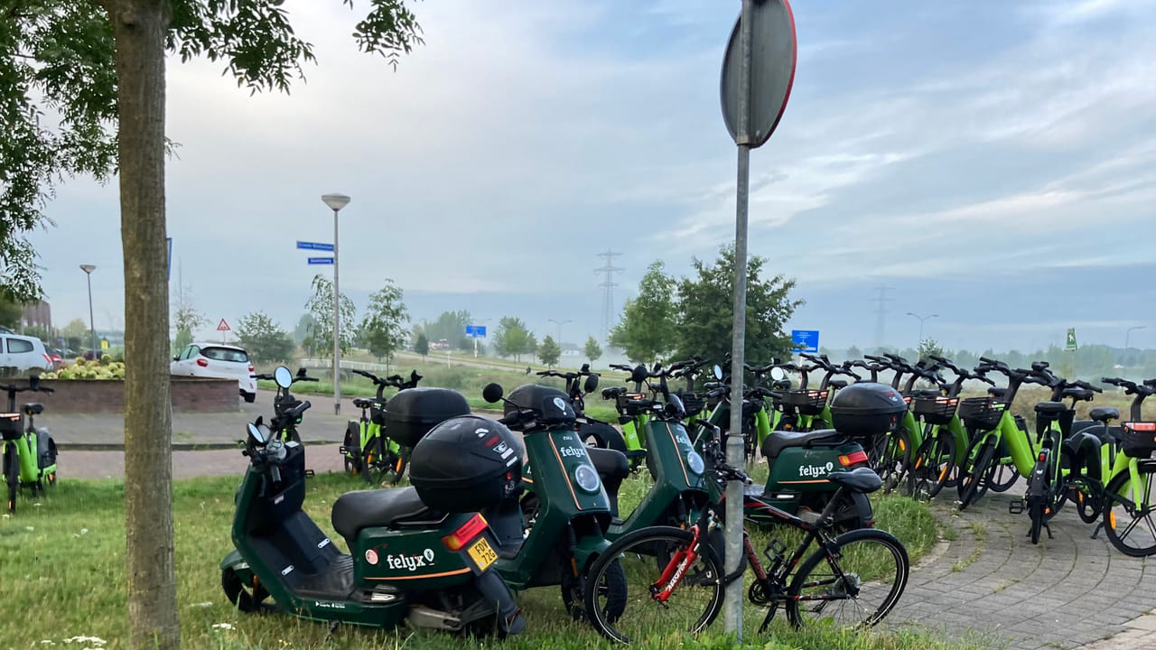Rosmalens Belang wil proef voor “zichtbare parkeervakken” voor deelscooters