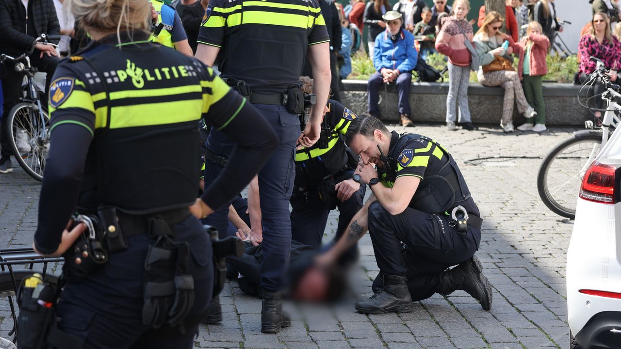 Politie houdt verwarde man aan op de Markt in Den Bosch