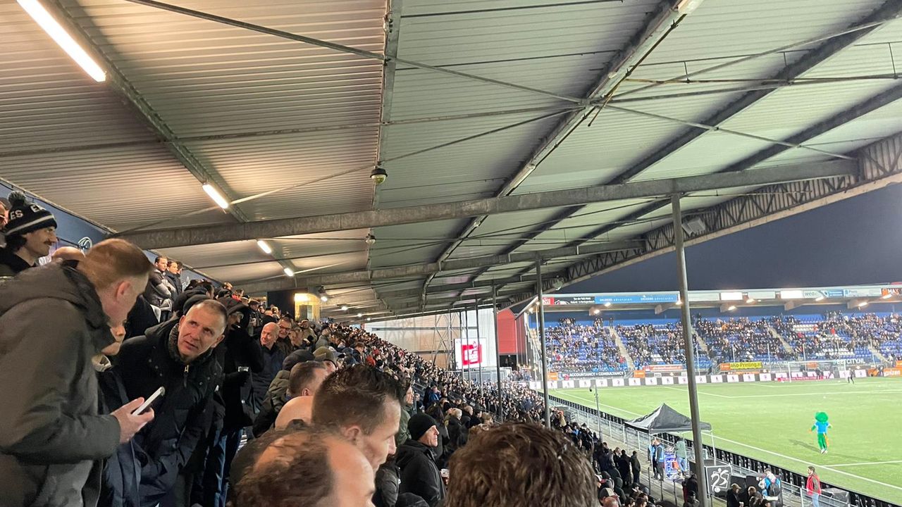 Veel controle bij Stadion De Vliert voorafgaand aan wedstrijd tegen Ajax, enkele aanhoudingen