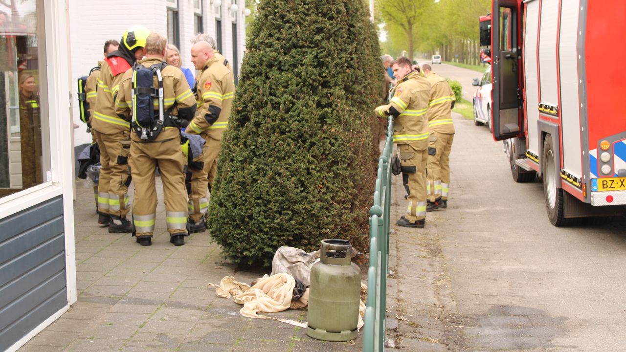 Kok raakt gewond door gasfles die in brand vliegt bij restaurant in Zeeland