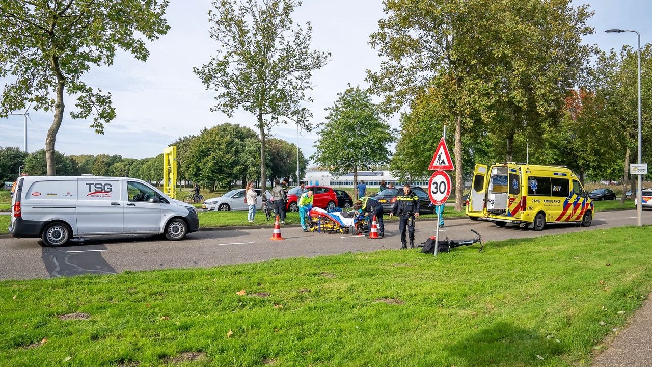 Fietsster ernstig gewond in Den Bosch bij aanrijding met auto