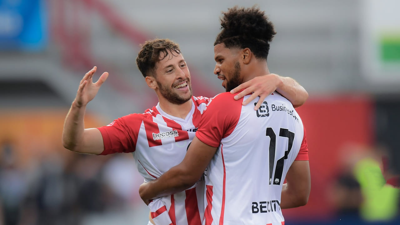 TOP Oss klopt Jong PSV na bliksemstart: 4-1