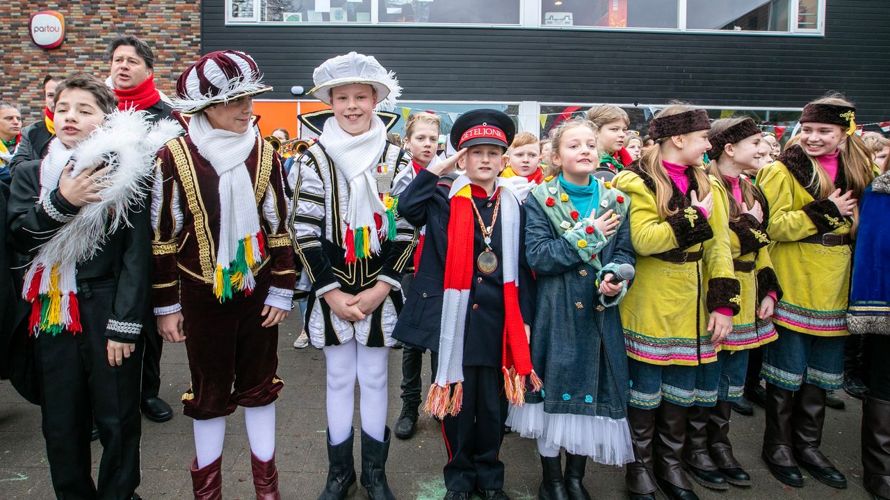 Hôôg carnavalsbezoek op ’t Palet in Den Bosch