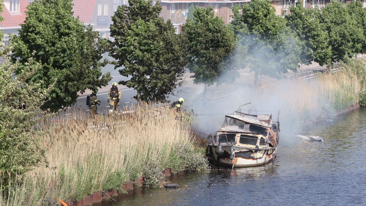 Brand op boot in Den Bosch waar begin deze week explosie plaatsvond