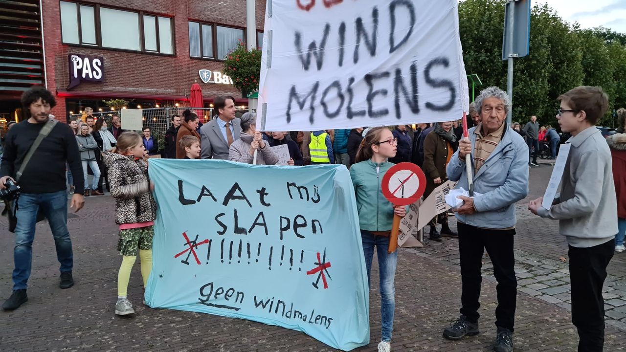 Actiegroep biedt petitie aan tegen windmolens in De Bleeken