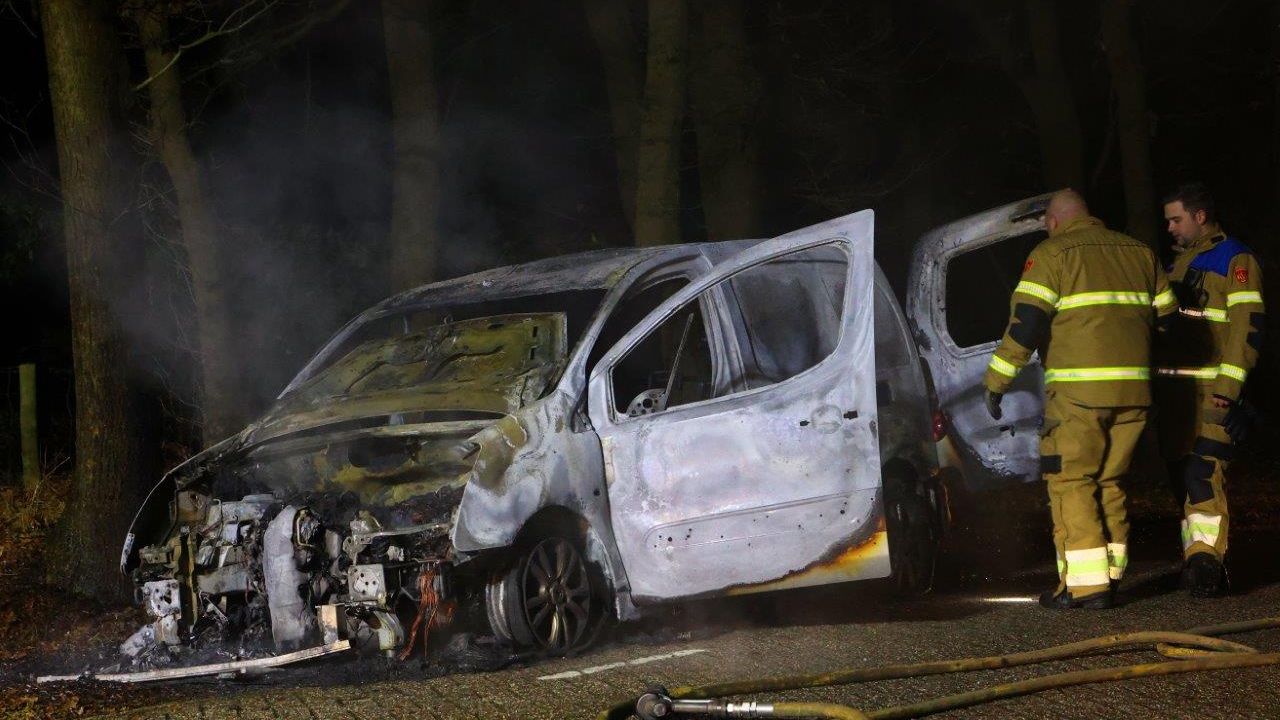 Technisch mankement veroorzaakt autobrand in Rosmalen
